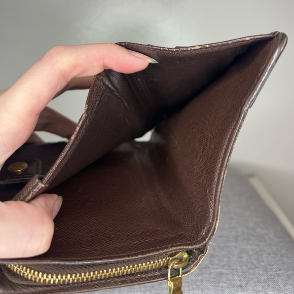 Authentic Prada Vernis Beige Trifold - Picture 10 of 14